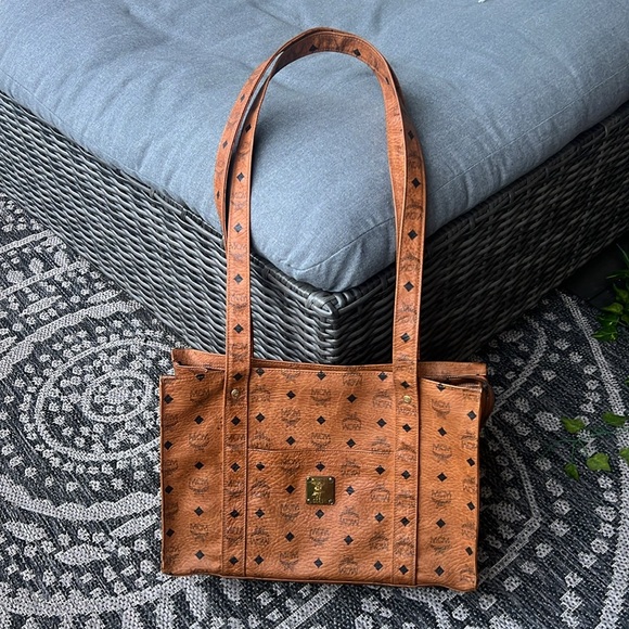 Authentic MCM Large bag Like New! - Picture 10 of 14